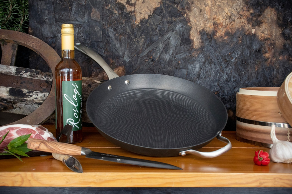 Poêle, fonte légère, antiadhésive - Satake