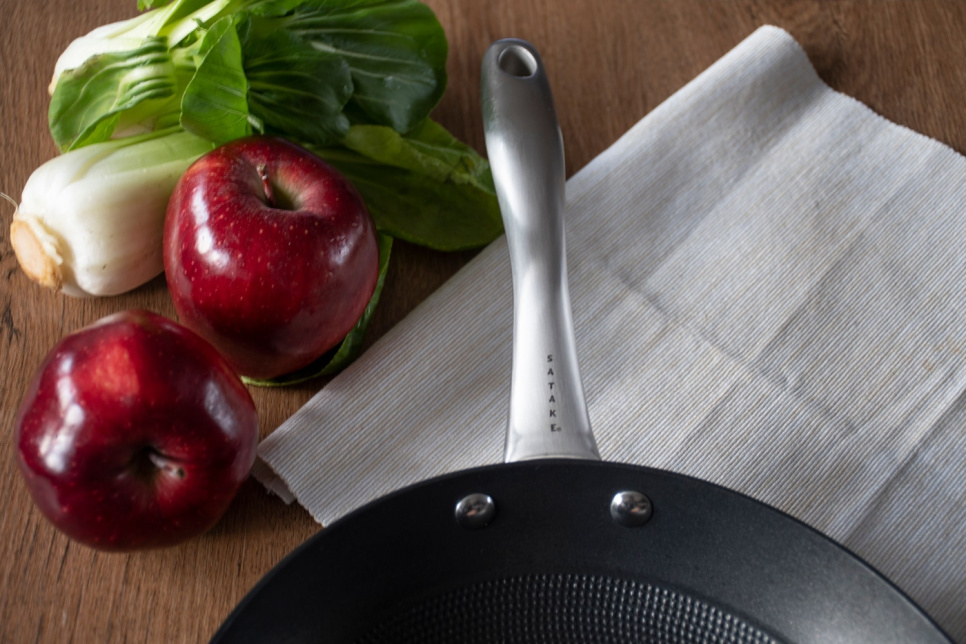 Poêle, fonte légère, antiadhésive - Satake