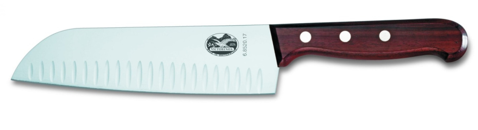 Couteau Santoku, Tranchant cannelé, 17cm, manche bois en coffret cadeau - Victorinox dans le groupe Cuisine / Couteaux de cuisine / Couteaux Santoku l\'adresse The Kitchen Lab (1090-11864)