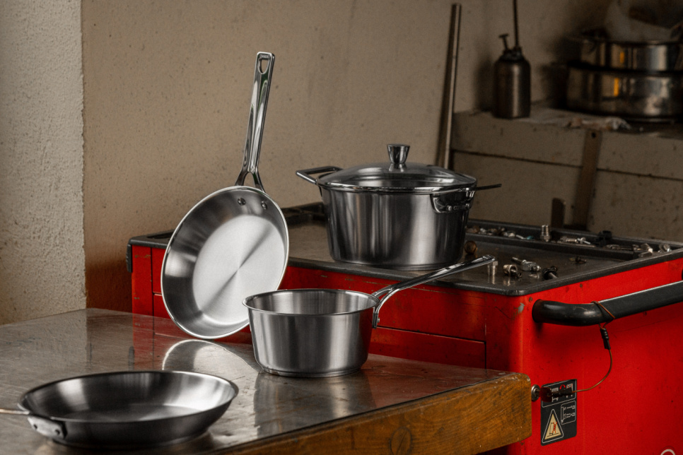 Poêle en inox brossé, 1826 - Cristel