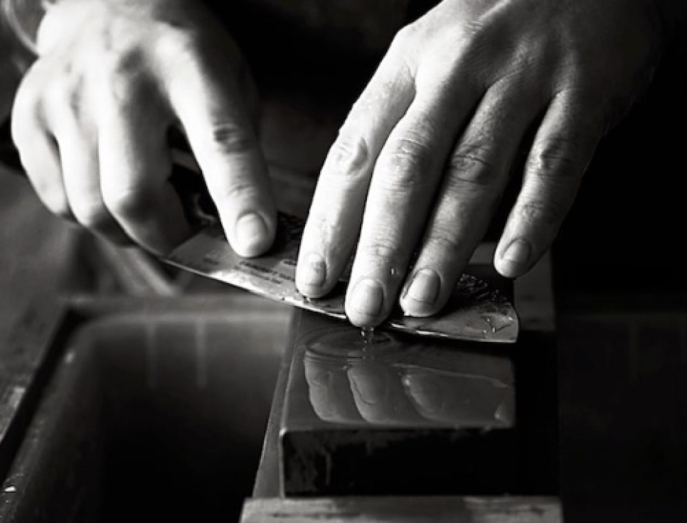 Apprenez à aiguiser un couteau sur pierre à eau avec Niklas Ekelund (boutique de Malmö) – 11/02/2026 dans le groupe l\'adresse The Kitchen Lab (1317-33407)