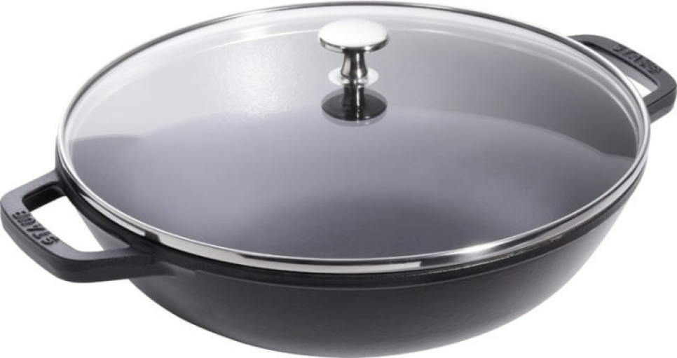 Wok avec couvercle en verre, noir - Staub dans le groupe Cuisine / Ustensiles de cuisine / Cuisine asiatique l\'adresse The Kitchen Lab (1418-17598)