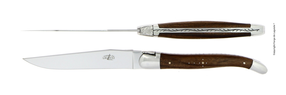 Deux couteaux, manche en noyer, poli, Tradition - Forge de Laguiole dans le groupe Arts de la table / Couverts / Couteaux l\'adresse The Kitchen Lab (1446-32900)