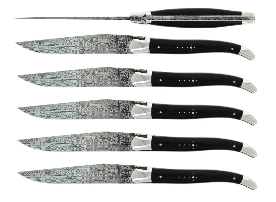 Six couteaux, manches en corne noire, damasquinés, Collection - Forge de Laguiole dans le groupe Arts de la table / Couverts / Couteaux l\'adresse The Kitchen Lab (1446-32914)