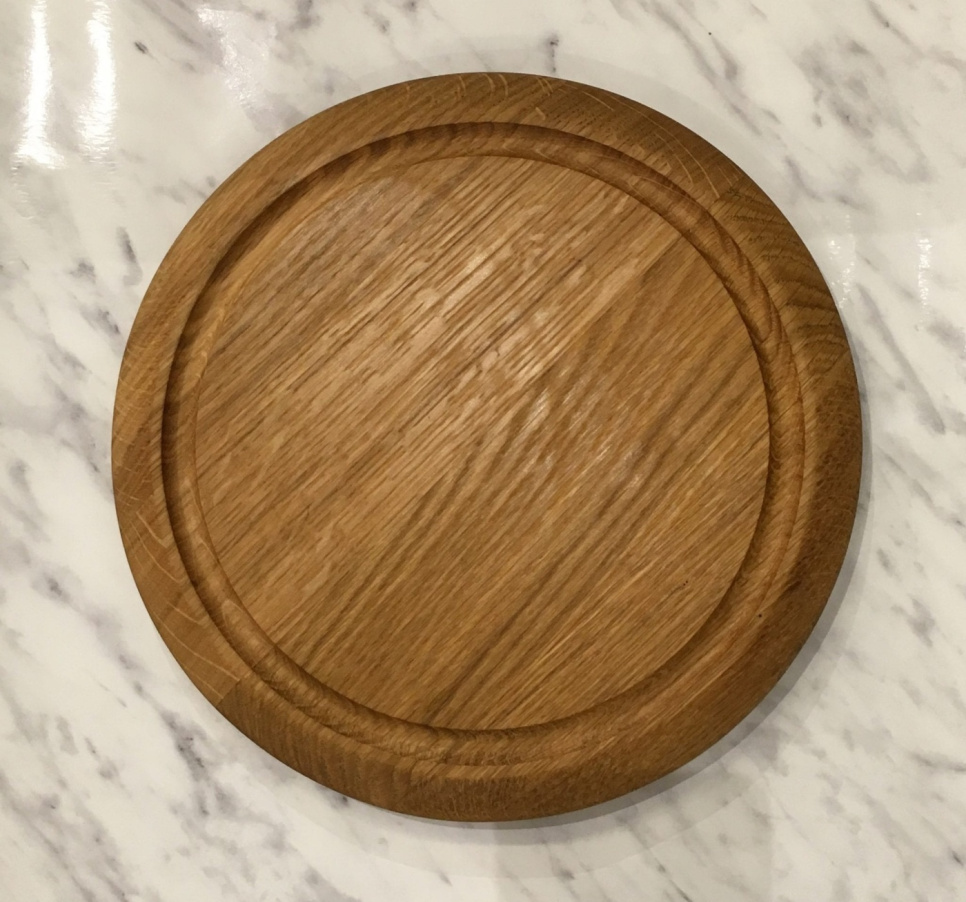Planche à découper ronde, Chêne huilé, Ø25cm - Breka dans le groupe Cuisine / Ustensiles de cuisine / Planches à découper l\'adresse The Kitchen Lab (1478-13077)