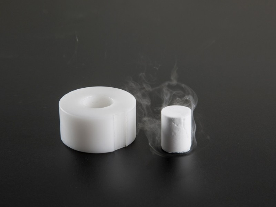 Forme de granulés pour glace carbonatée - 100% Chef dans le groupe Électroménager / Conserver au frais et congeler / Machines à glaçons l\'adresse The Kitchen Lab (1532-14989)