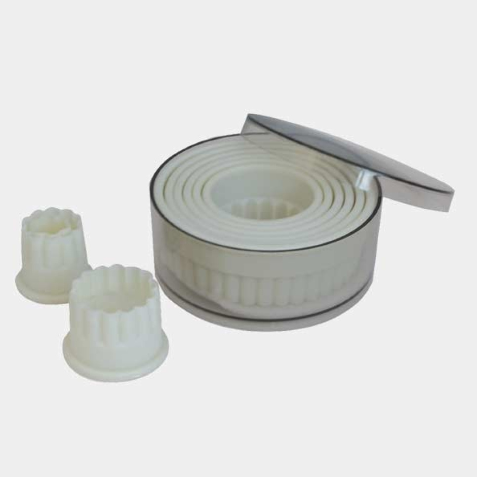 Emporte-pièces ronds, bord ondulé, pack de 9 - De Buyer dans le groupe Pâtisserie / Ustensiles à pâtisserie / Coupe-pâte et emporte-pièce l\'adresse The Kitchen Lab (1602-15607)