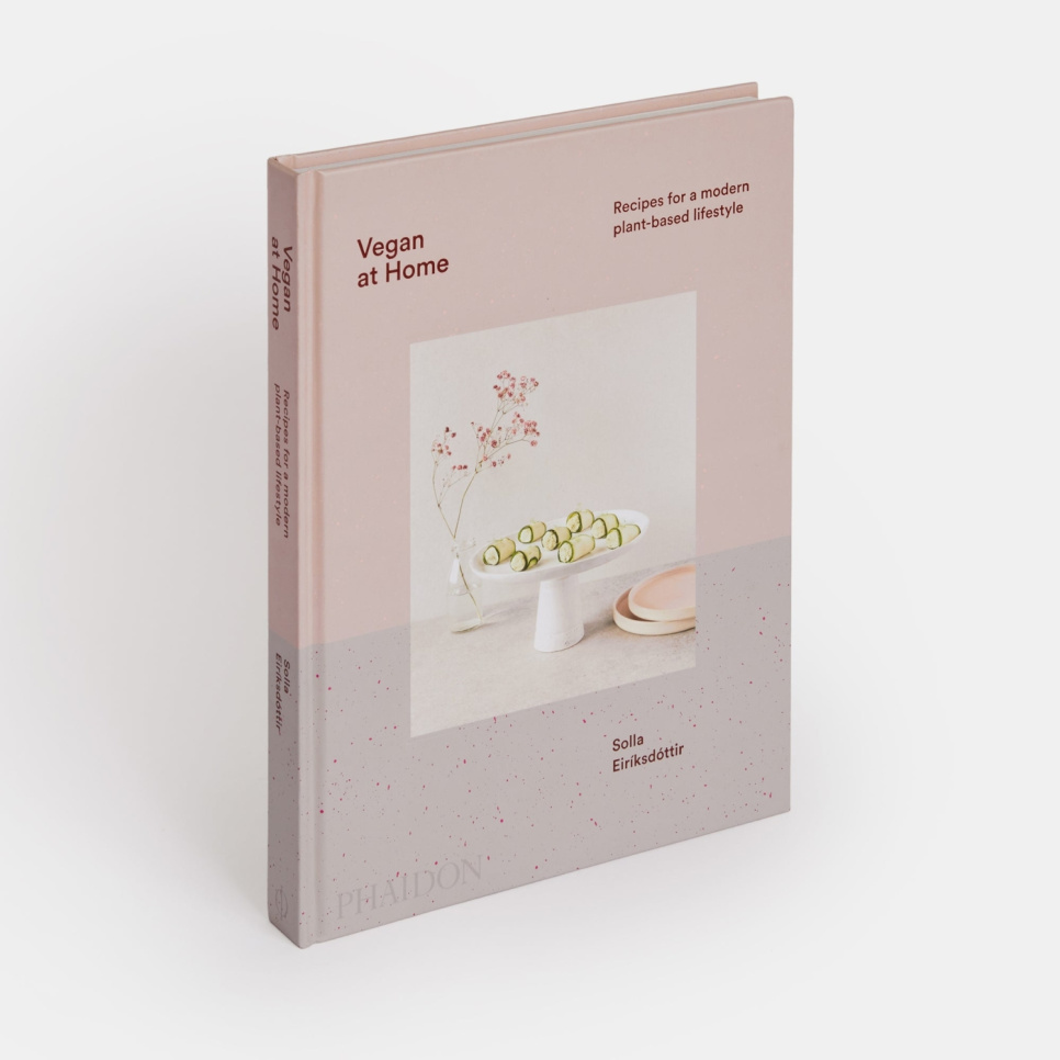 Vegan At Home - Solla Eiríksdóttir dans le groupe Cuisine / Livres de cuisine / / l\'adresse The Kitchen Lab (1987-26136)