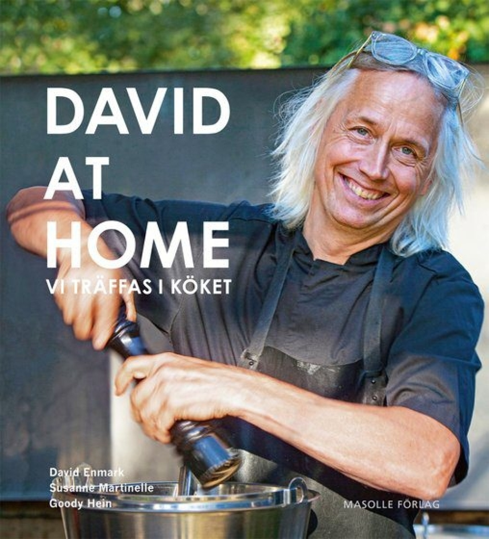 David at Home - We meet in the kitchen dans le groupe Cuisine / Livres de cuisine / Chefs et programmes télé l\'adresse The Kitchen Lab (2092-27070)