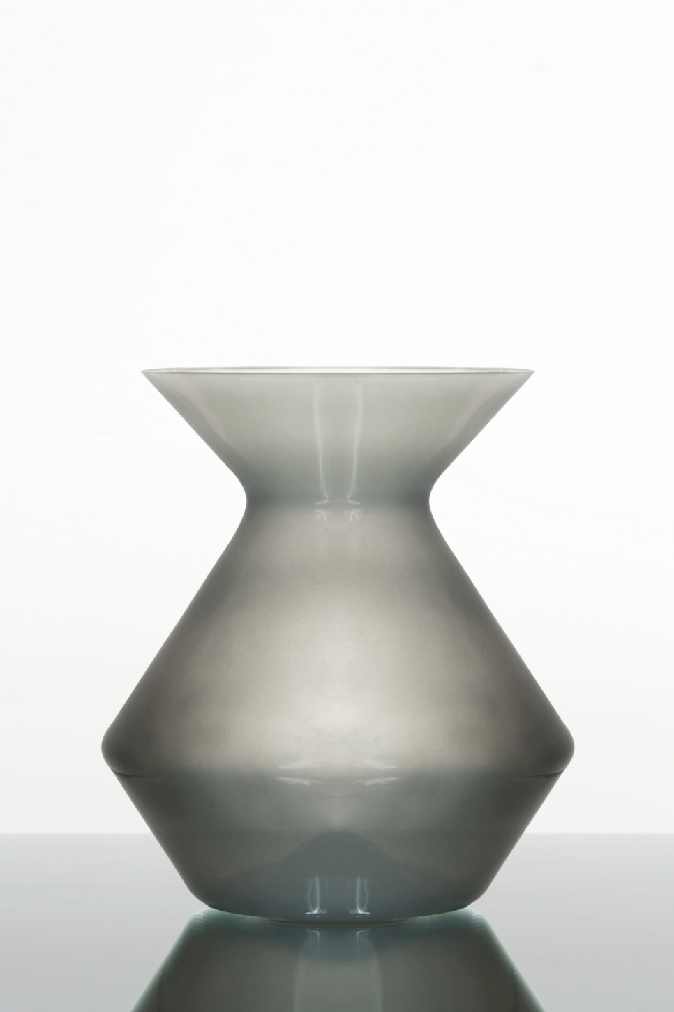 Crachoir de dégustation de vin, Spitoon 250, 2600ml, Gris - Zalto dans le groupe Cocktails et Vin / Accessoires pour le vin / Autres accessoires pour le vin l\'adresse The Kitchen Lab (2142-28041)