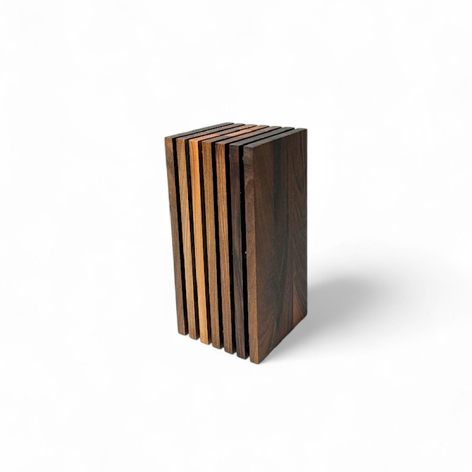 Bloc à couteaux en noyer - AT-Line dans le groupe Cuisine / Couteaux de cuisine / Rangement pour couteaux / Bloc à couteaux l\'adresse The Kitchen Lab (2212-30597)