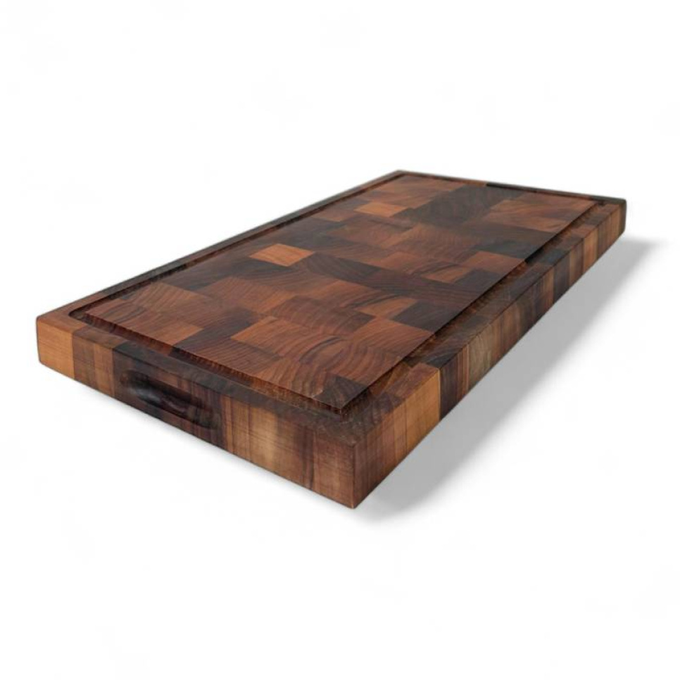 Planche d\'extrémité en noyer avec poignée et gouttière, 450x250x40mm - AT-Line dans le groupe Cuisine / Ustensiles de cuisine / Planches à découper l\'adresse The Kitchen Lab (2212-30858)