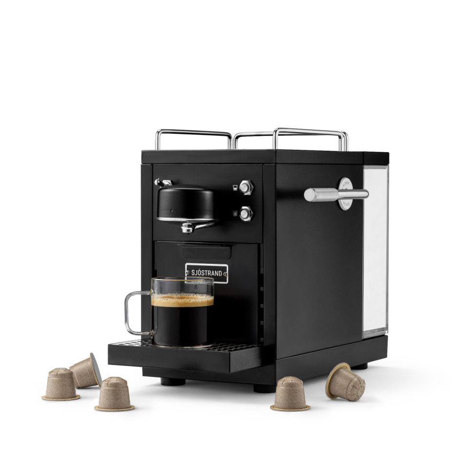 Machine à capsules, The Original Espresso Capsule Machine, Black - Sjöstrand dans le groupe Thé et café / Café moulu / Machine à café l\'adresse The Kitchen Lab (2237-31693)