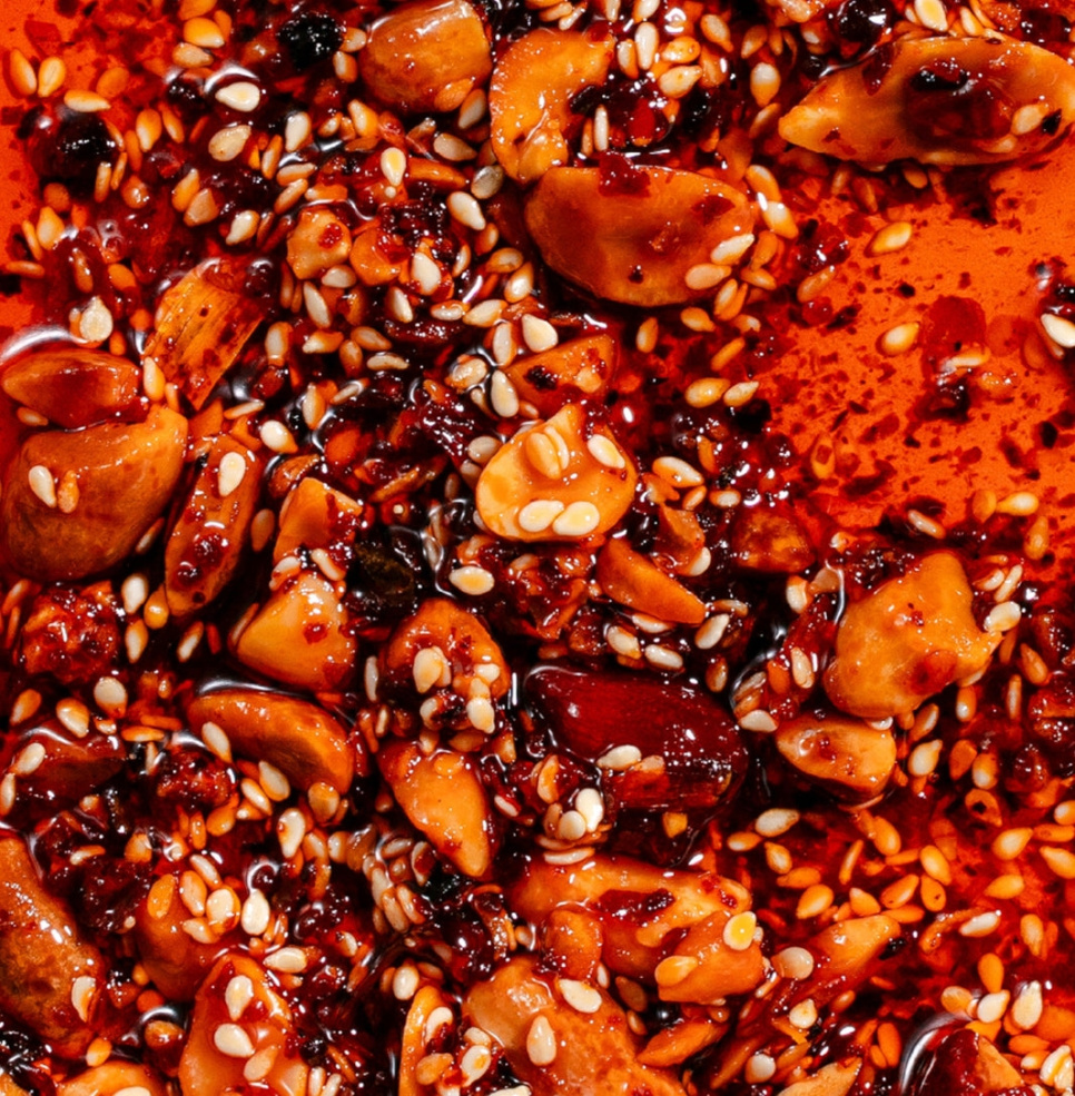 Peanut Rãyu, Huile pimentée croustillante avec cacahuètes et sésame, 240 g - White Mausu