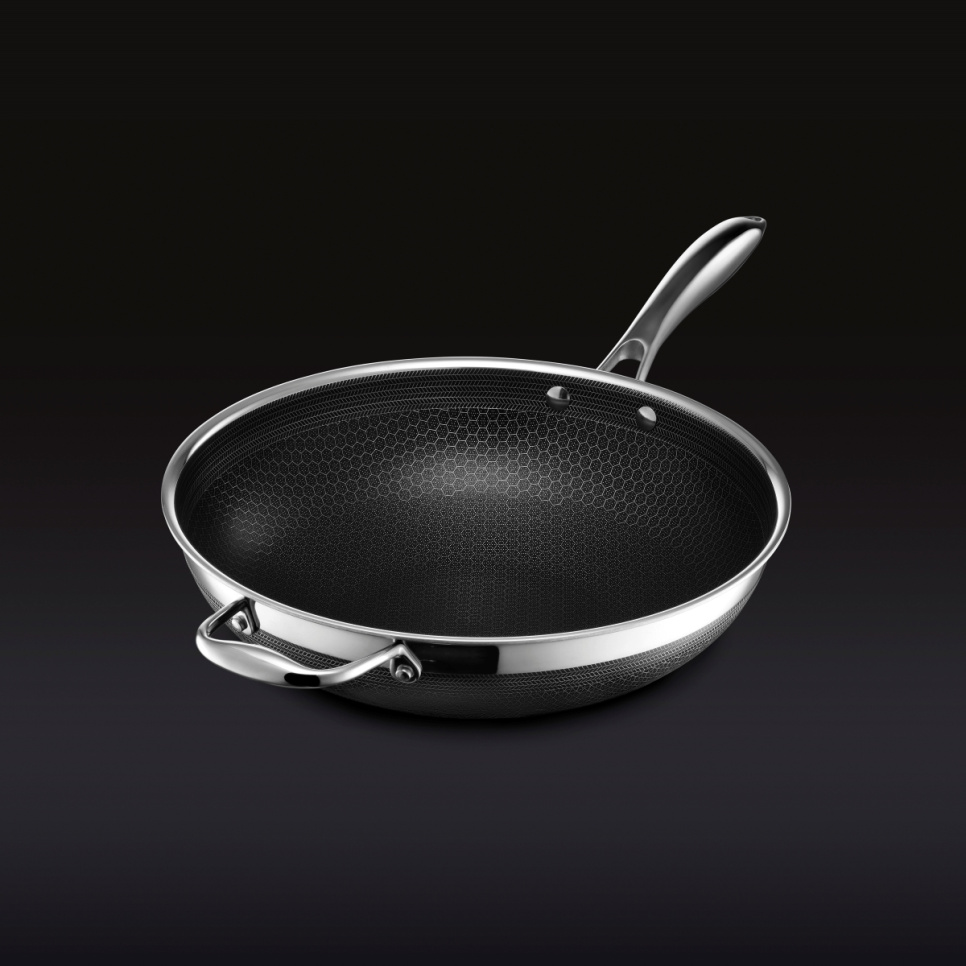 Poêle wok, antiadhésive, 30 cm - Hexclad dans le groupe Cuisine / Poêle à frire / Wok l\'adresse The Kitchen Lab (2262-33395)